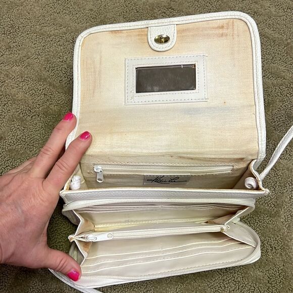 Kathy Lea Collection White Crossbody Purse w Built In Zip Wallet - Picture 3 of 8